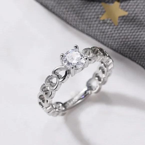 💍Lovely Anillos Hollow Heart Round Cut Moissanite Eternity Ring for Women, K770